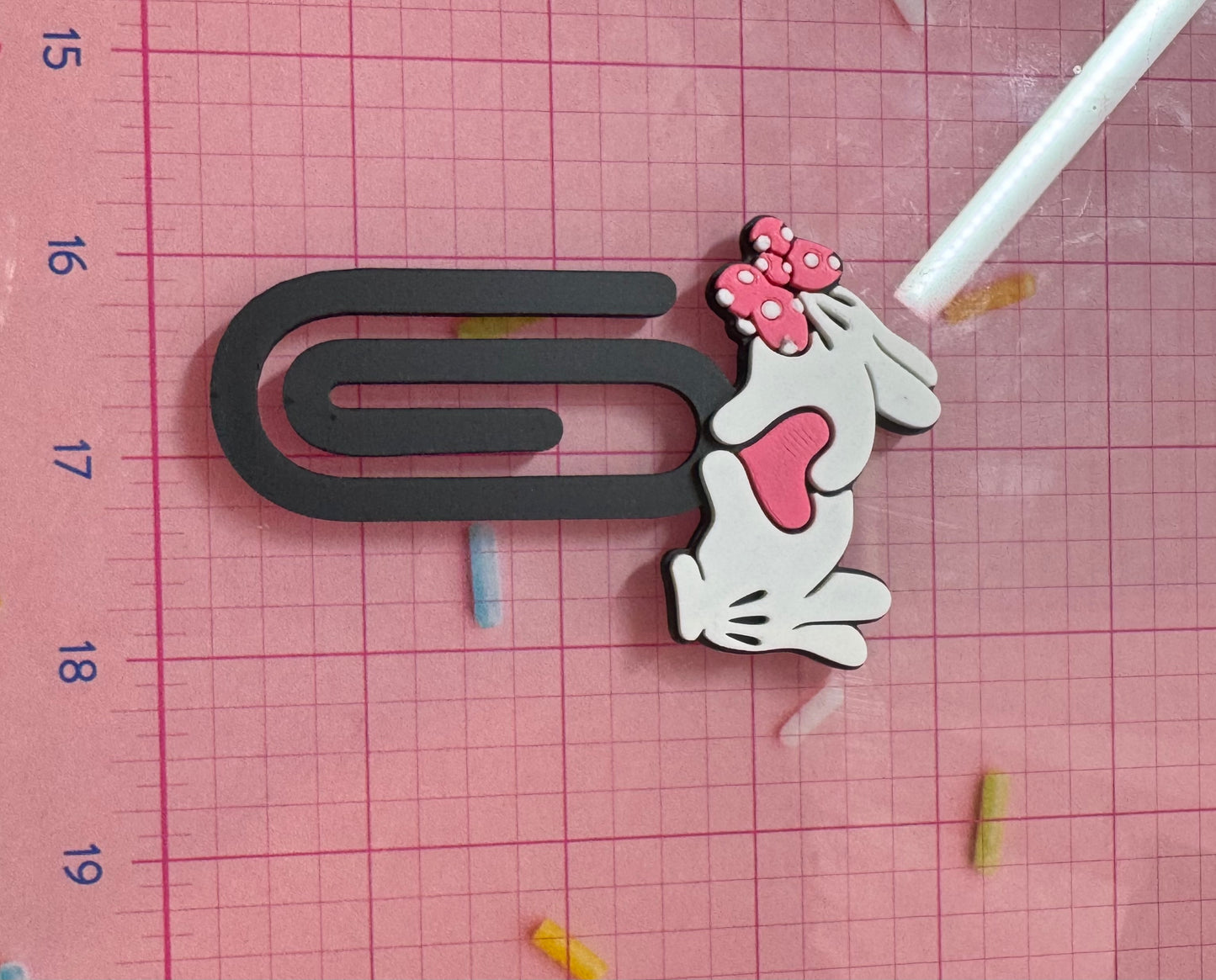 Mouse Hands 3D Paper Clip